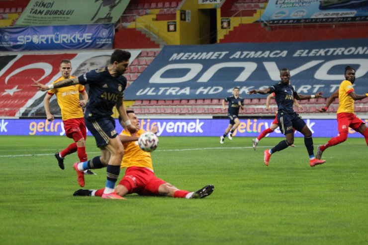 Süper Lig: Kayserispor: 1 - Fenerbahçe: 0 (Maç devam ediyor)