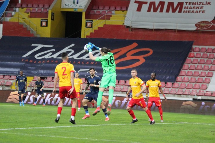 Süper Lig: Kayserispor: 1 - Fenerbahçe: 0 (Maç devam ediyor)