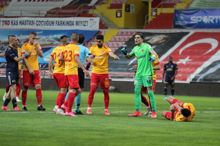 Süper Lig: Kayserispor: 1 - Fenerbahçe: 0 (Maç devam ediyor)