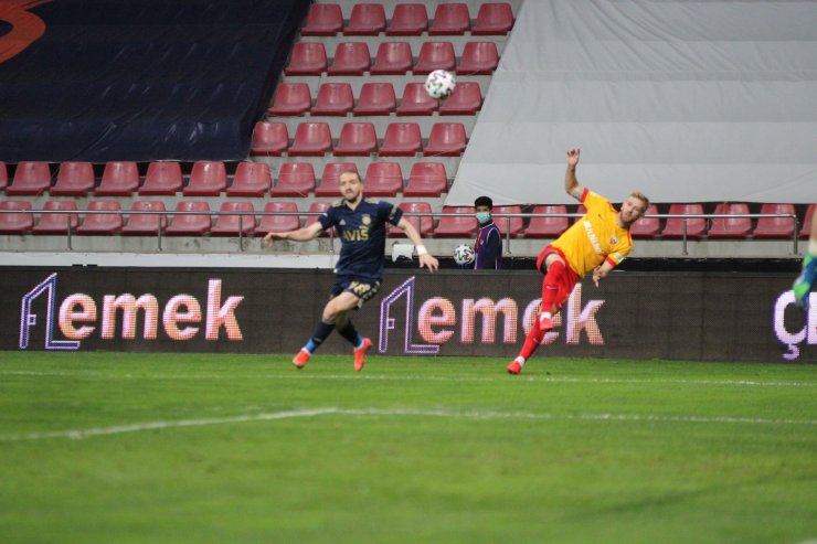 Süper Lig: Kayserispor: 1 - Fenerbahçe: 0 (Maç devam ediyor)