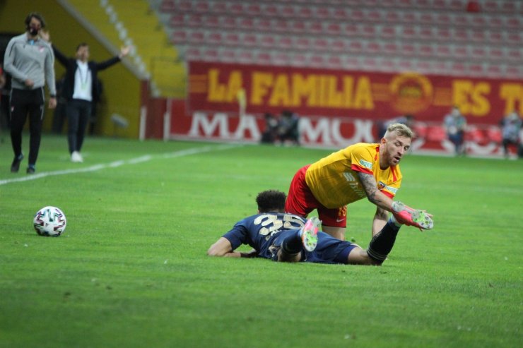 Süper Lig: Kayserispor: 1 - Fenerbahçe: 0 (Maç devam ediyor)