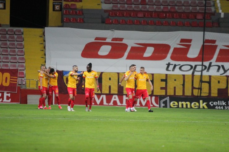 Süper Lig: Kayserispor: 1 - Fenerbahçe: 0 (Maç devam ediyor)