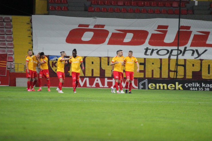 Süper Lig: Kayserispor: 1 - Fenerbahçe: 0 (Maç devam ediyor)