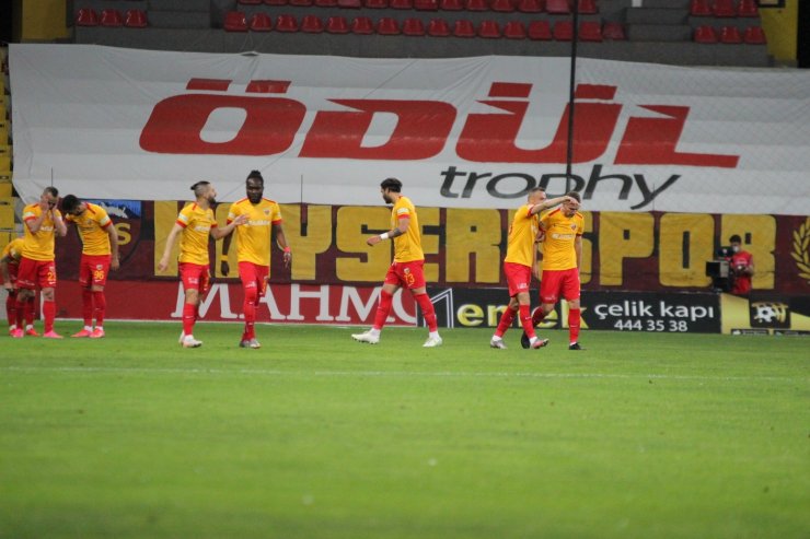 Süper Lig: Kayserispor: 1 - Fenerbahçe: 0 (Maç devam ediyor)