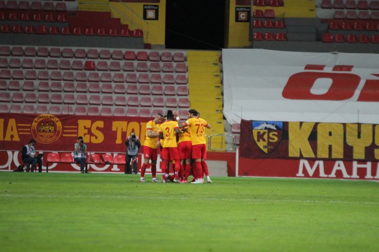 Süper Lig: Kayserispor: 1 - Fenerbahçe: 0 (Maç devam ediyor)