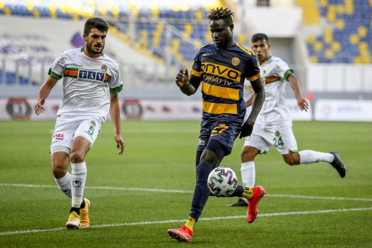 Süper Lig: MKE Ankaragücü: 0 - Aytemiz Alanyaspor: 1 (İlk yarı)