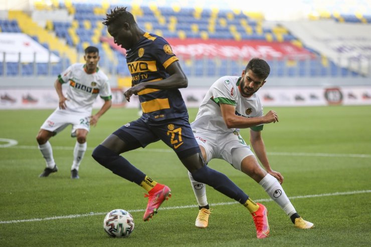 Süper Lig: MKE Ankaragücü: 0 - Aytemiz Alanyaspor: 1 (İlk yarı)