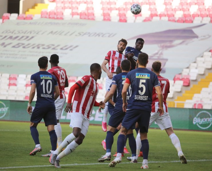 Süper Lig: Sivasspor: 0 - Kasımpaşa: 0 (Maç devam ediyor)