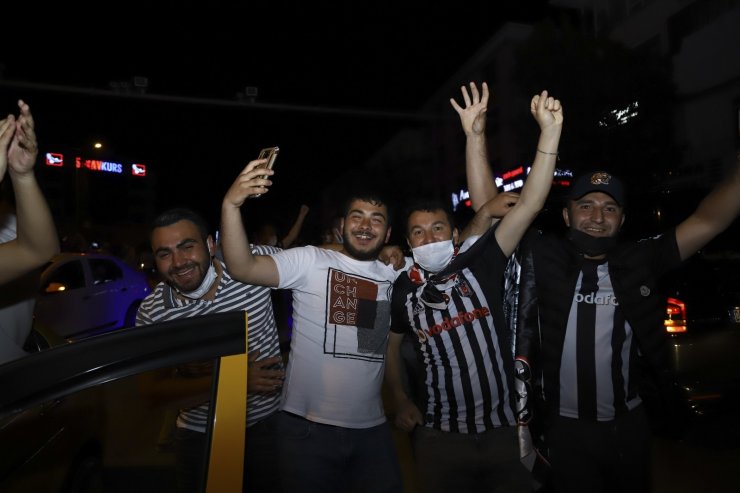 Ankara’da Beşiktaş taraftarının şampiyonluk sevinci