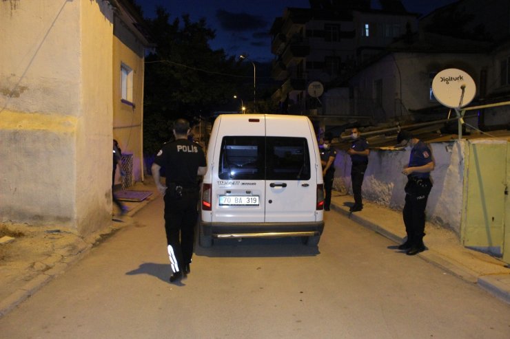Eşini kazayla bacağından vurdu