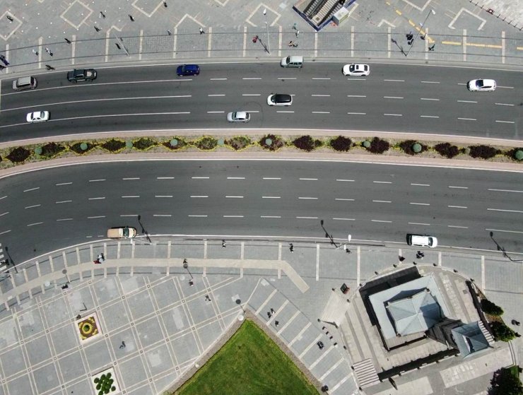 Kayseri’de tam kapanmanın ardından insan ve araç seli