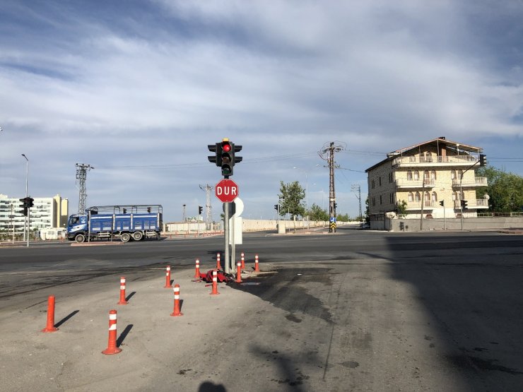 Motosiklet otomobile çarptı: 1 ölü, 1 yaralı