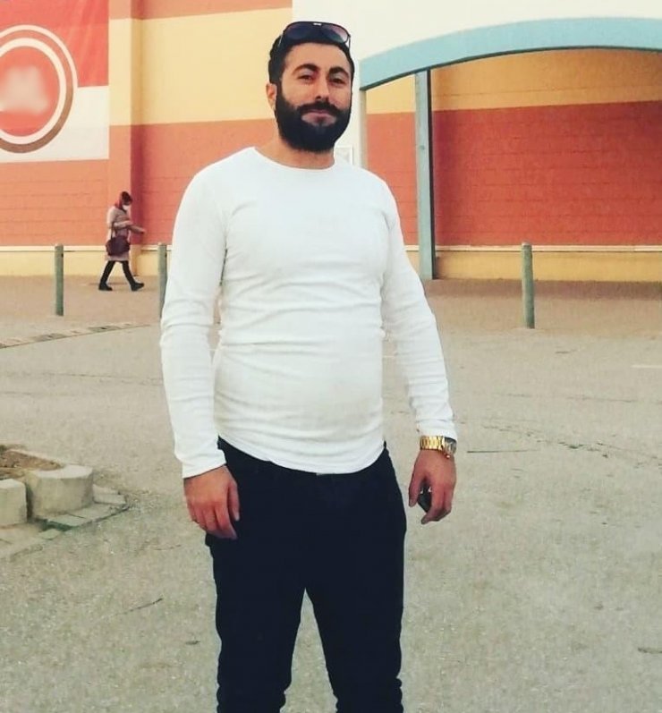 Motosiklet otomobile çarptı: 1 ölü, 1 yaralı
