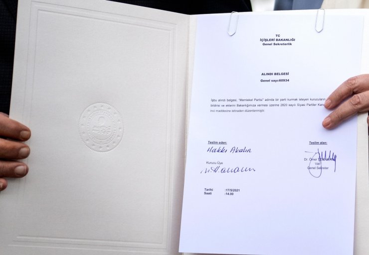 Memleket Partisi Kurucular Heyeti Başkanı Hakkı Akalın kuruluş başvurusunu yaptı.