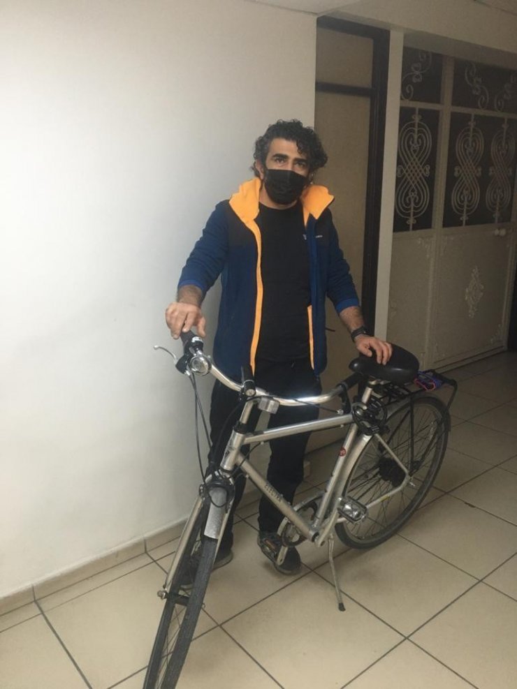 Hırsızlık şüphelisi 5 kişi yakalandı, çalınan bisikletler bulunup sahiplerine teslim edildi