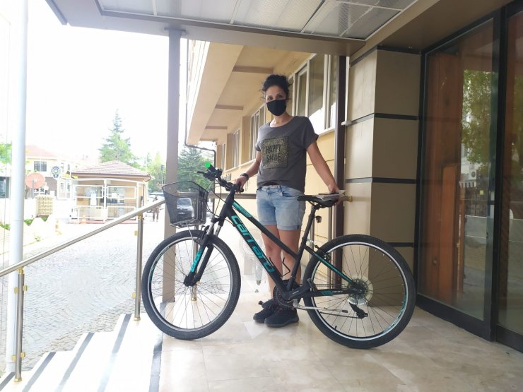 Hırsızlık şüphelisi 5 kişi yakalandı, çalınan bisikletler bulunup sahiplerine teslim edildi