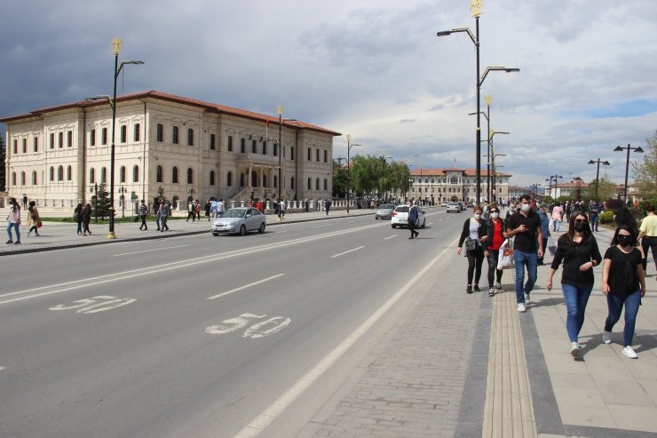 Kapanma sonrası insan seli yaşandı