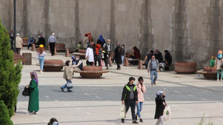 Kapanma sonrası insan seli yaşandı