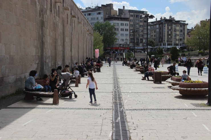 Kapanma sonrası insan seli yaşandı
