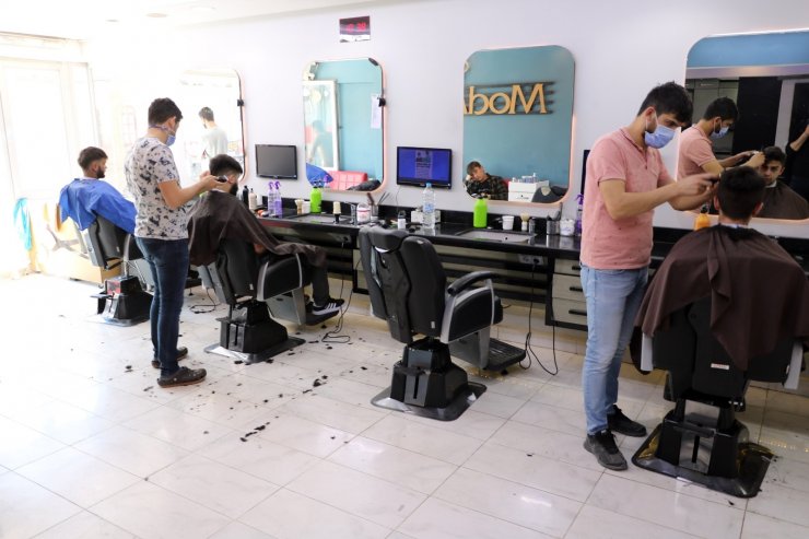 Yozgat’ta berberler de yoğunluk yaşandı
