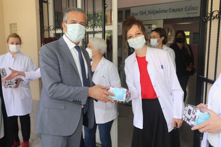 Başkan Yıldızkaya pandemi sürecinde büyük bir özveriyle gece gündüz çalışan hemşireleri unutmadı