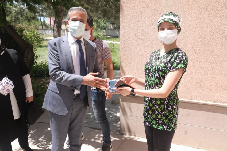 Başkan Yıldızkaya pandemi sürecinde büyük bir özveriyle gece gündüz çalışan hemşireleri unutmadı