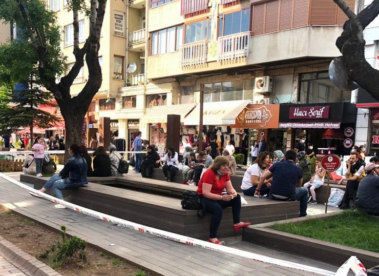 Çekilen şeritler vatandaşı durduramadı