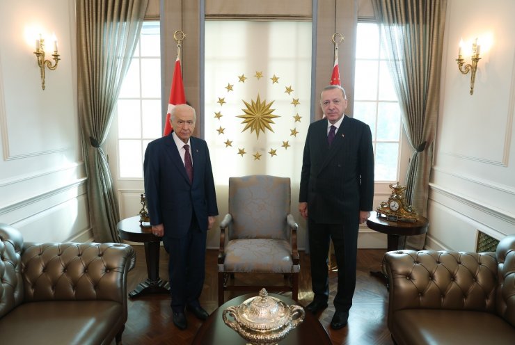 Cumhurbaşkanı Recep Tayyip Erdoğan, MHP Genel Başkanı Devlet Bahçeli’yi Cumhurbaşkanlığı Çankaya Köşkü’nde kabul etti.