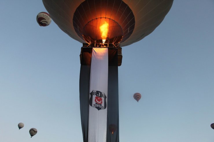 Kapadokya’da Beşiktaş’ın şampiyonluğu gökyüzünde kutlandı