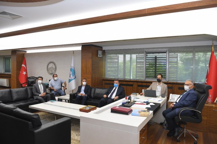 Başkan Büyükkılıç projeleri masaya yatırdı