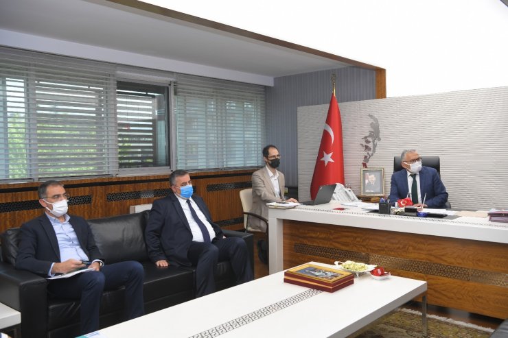 Başkan Büyükkılıç projeleri masaya yatırdı