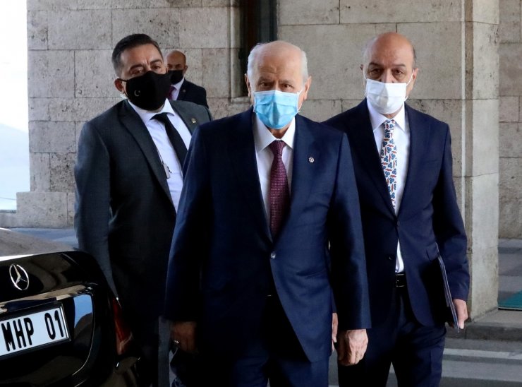 Bahçeli: “Çeteler CHP’nin yoldaşı, uyuşturucu baronları CHP’nin yandaşı, DHKP-C, PKK, FETÖ CHP’nin fiili ortağıdır”