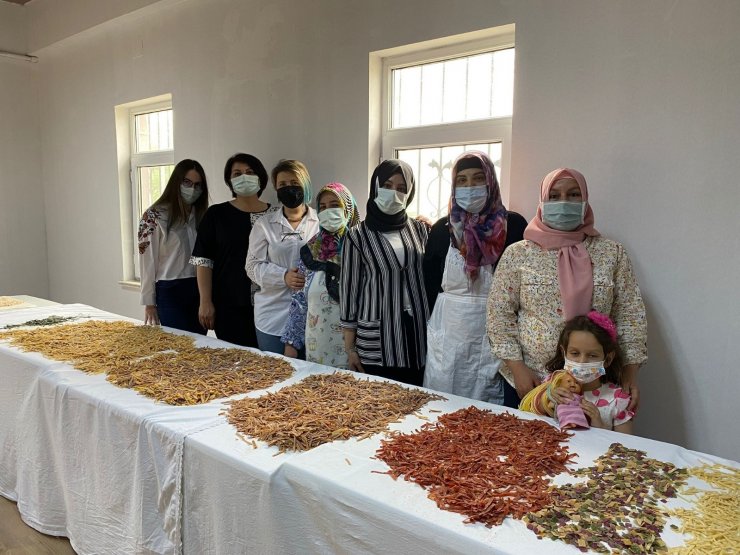 Üreten kadınlar iş başında