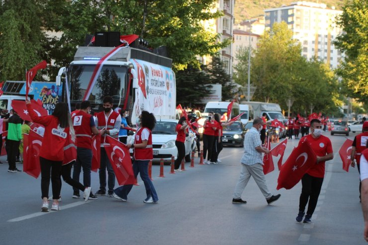 Kayserililer 7’den 70’e İstiklal Marşı için balkonlara koştu