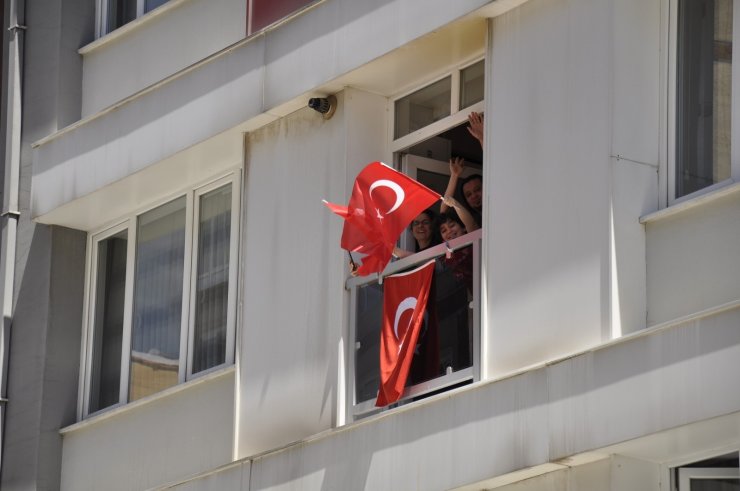 19 Mayıs kortejinde renkli görüntüler