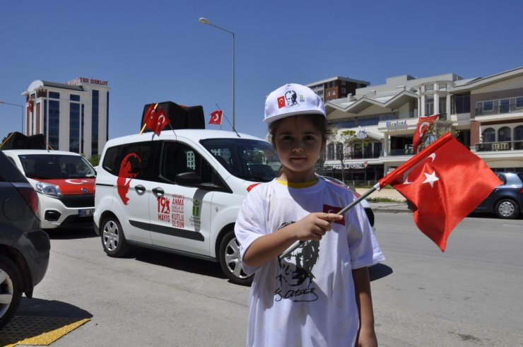 19 Mayıs kortejinde renkli görüntüler