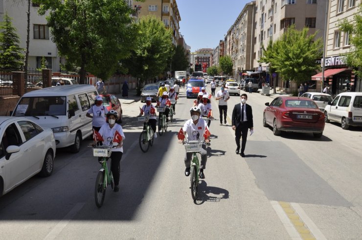 19 Mayıs kortejinde renkli görüntüler