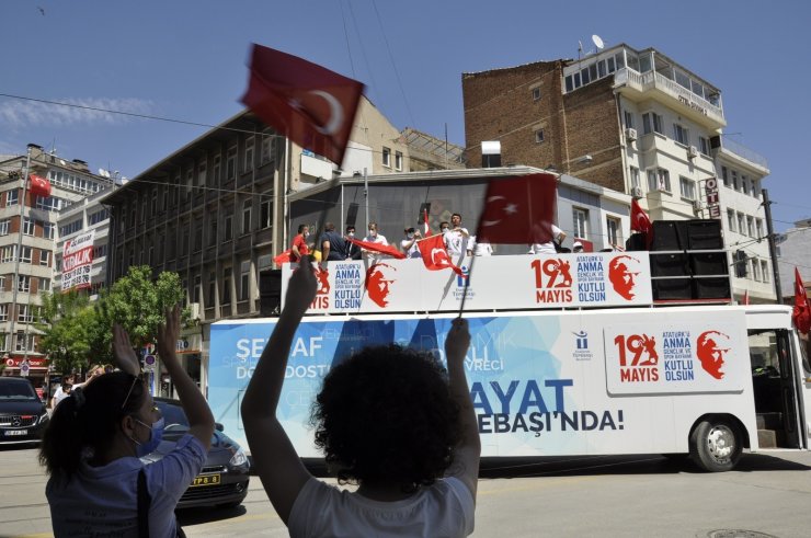 19 Mayıs kortejinde renkli görüntüler