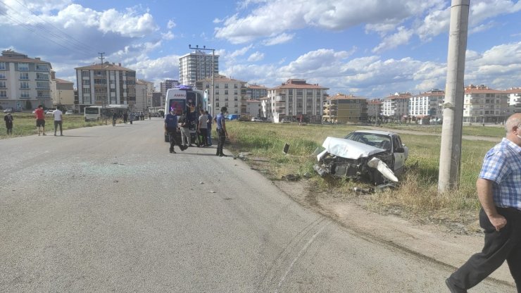 Başkent’te EGO otobüsü ile otomobil çarpıştı: 5 yaralı