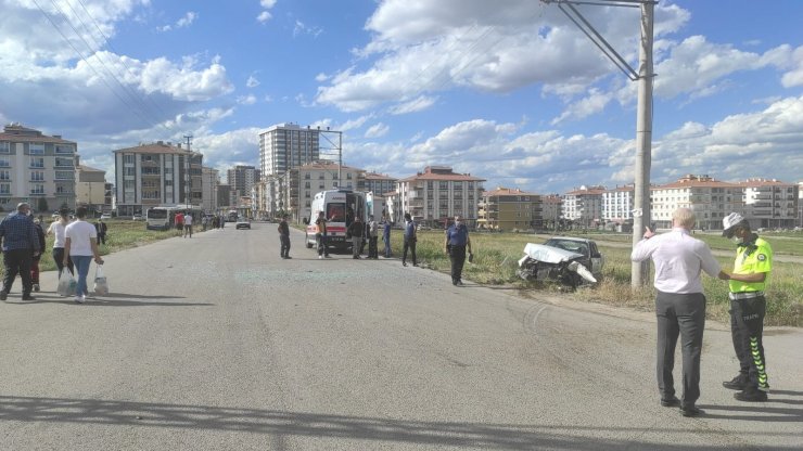 Başkent’te EGO otobüsü ile otomobil çarpıştı: 5 yaralı