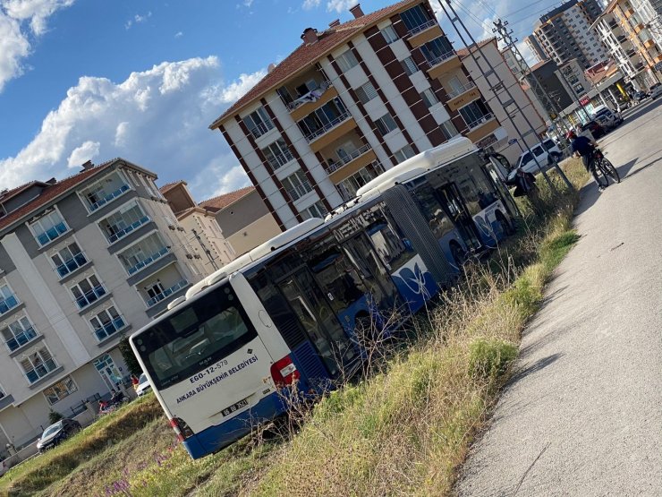 Başkent’te EGO otobüsü ile otomobil çarpıştı: 5 yaralı