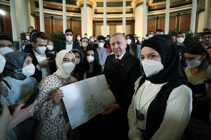 Cumhurbaşkanı Erdoğan gençlerle bir araya geldi