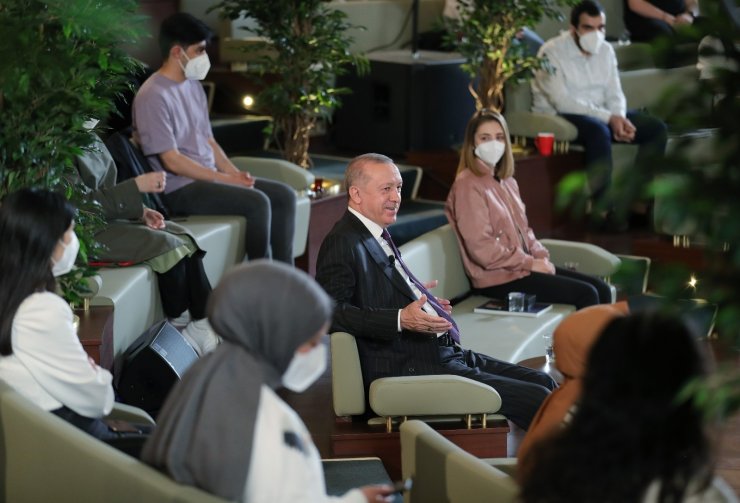 Cumhurbaşkanı Erdoğan gençlerle bir araya geldi