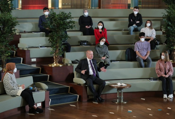 Cumhurbaşkanı Erdoğan gençlerle bir araya geldi