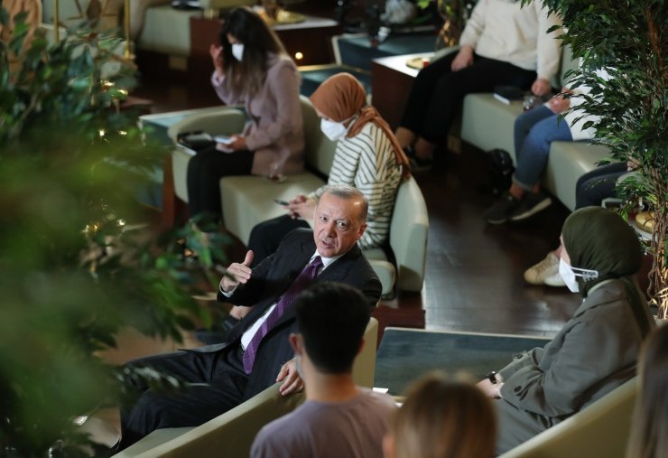 Cumhurbaşkanı Erdoğan gençlerle bir araya geldi