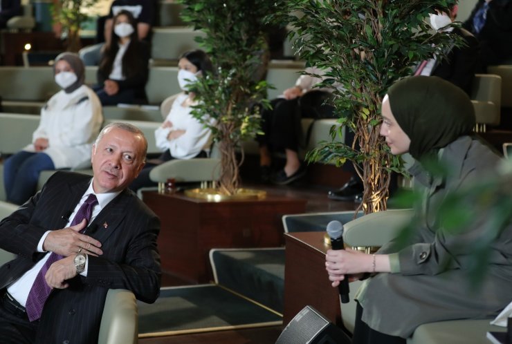 Cumhurbaşkanı Erdoğan gençlerle bir araya geldi