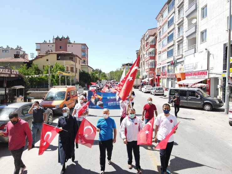 Develi’de gençlik yürüyüşü