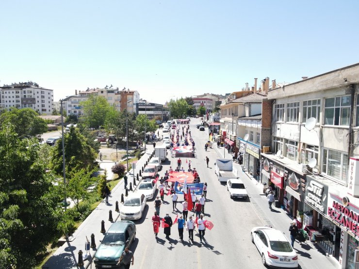 Develi’de gençlik yürüyüşü