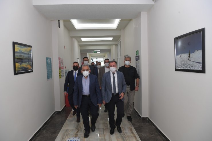 Başkan Büyükkılıç, Hacılar Belediye Başkanı Özdoğan’ı ziyaret etti