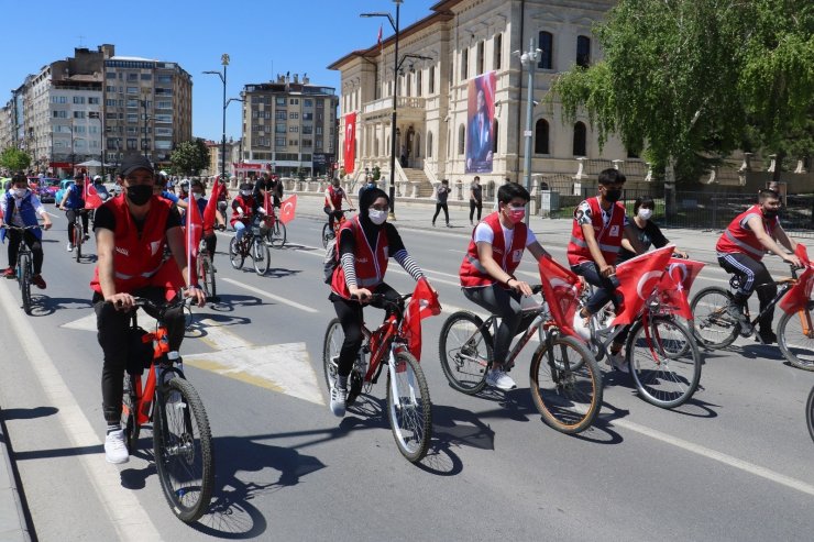 19 Mayıs kutlamalarında renkli görüntüler oluştu